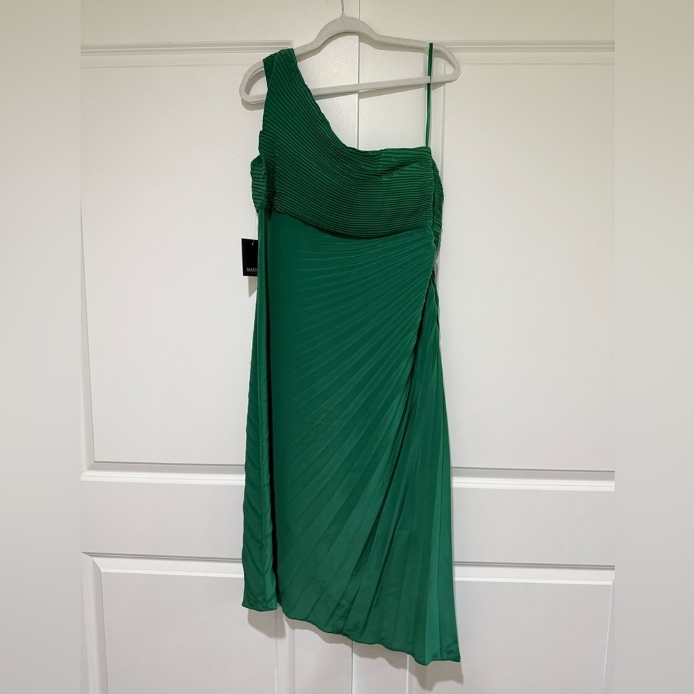 Emerald green Marina off the shoulder pleated dress NWT SZ M - Picture 2 of 4